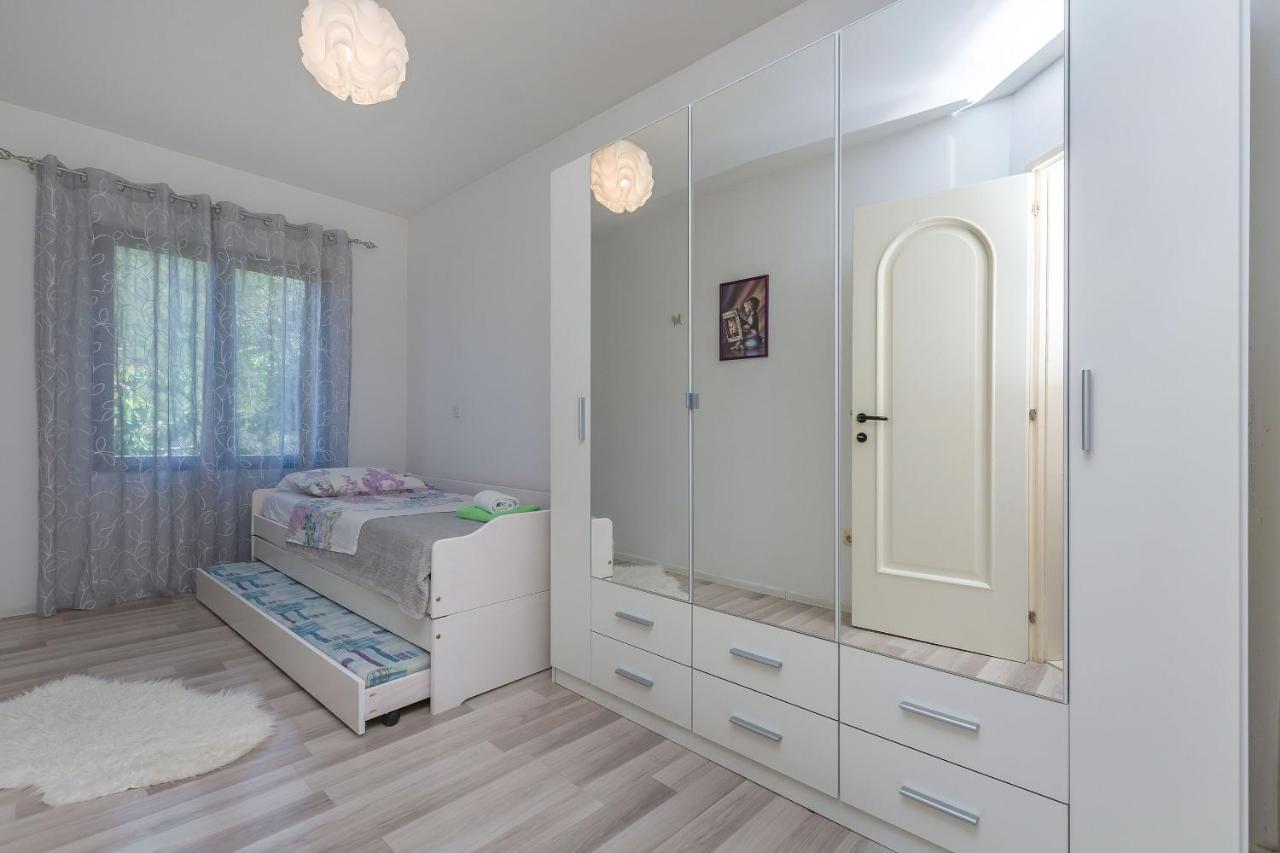 Apartment Josipa أوميس المظهر الخارجي الصورة