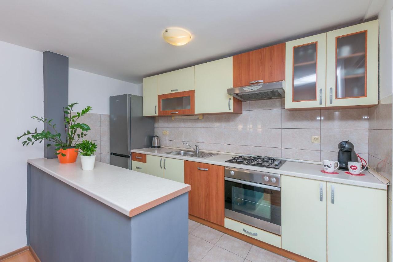 Apartment Josipa أوميس المظهر الخارجي الصورة