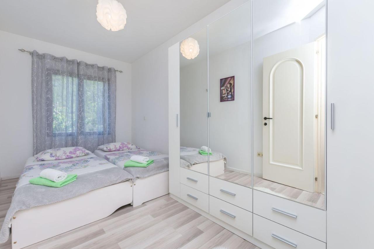 Apartment Josipa أوميس المظهر الخارجي الصورة